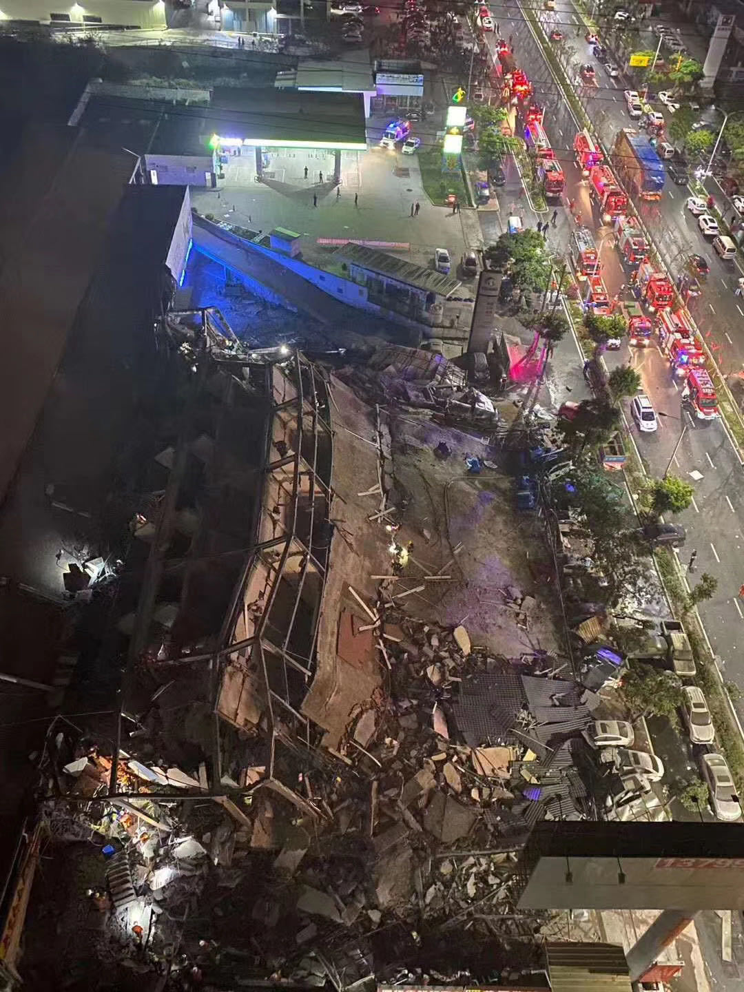 6層泉州肺炎隔离酒店坍塌 全程仅2秒 瞬间画面曝光