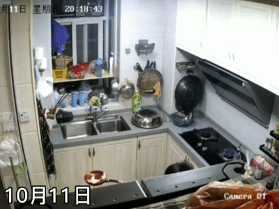 監控曝光！兒子在家煎蛋，媽媽一番操作他們的命差點沒了...