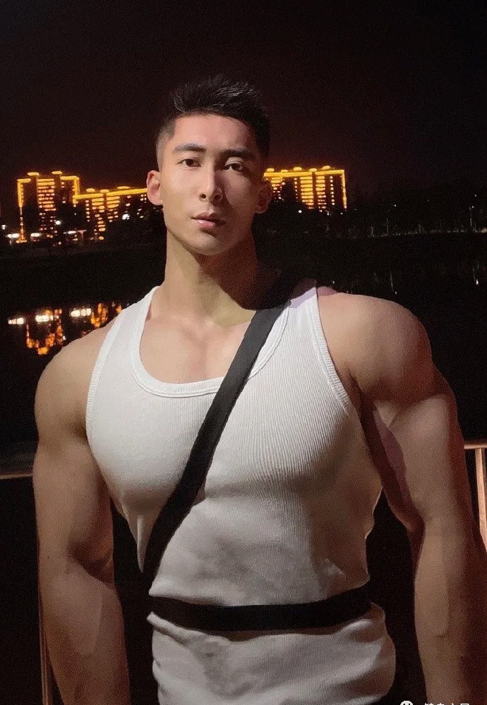 肌肉醫生開始搶模特飯碗了！