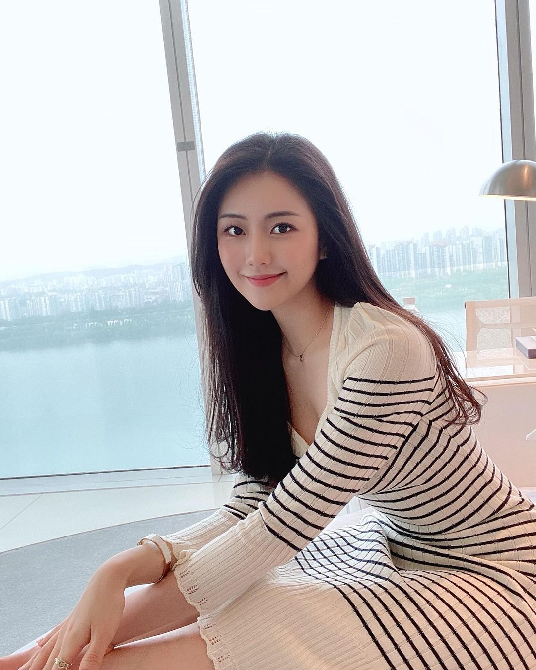 在網上認識一女孩，聊的很好，突然向我借錢該怎麼辦？