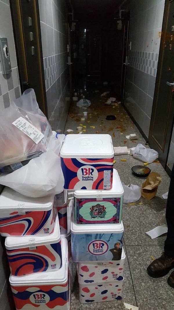 7000元叫外賣 卻將食物潑於走廊電梯