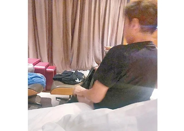 71歲譚校長23歲嫩妹開房照流出 (更新)