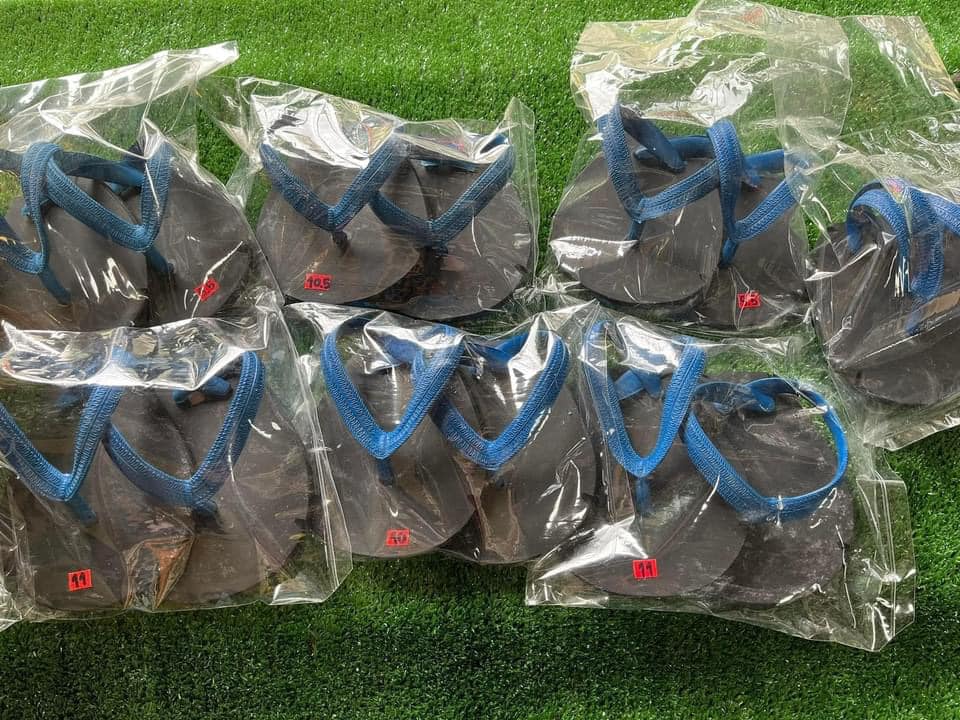 牛著人字拖！你知道嗎？牛都有拖鞋著了