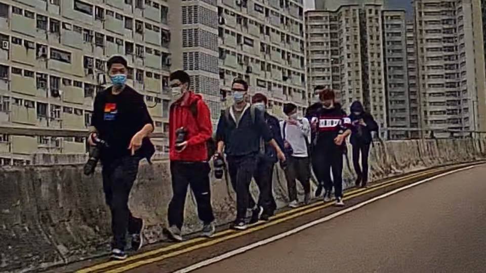 巴膠危險影巴士