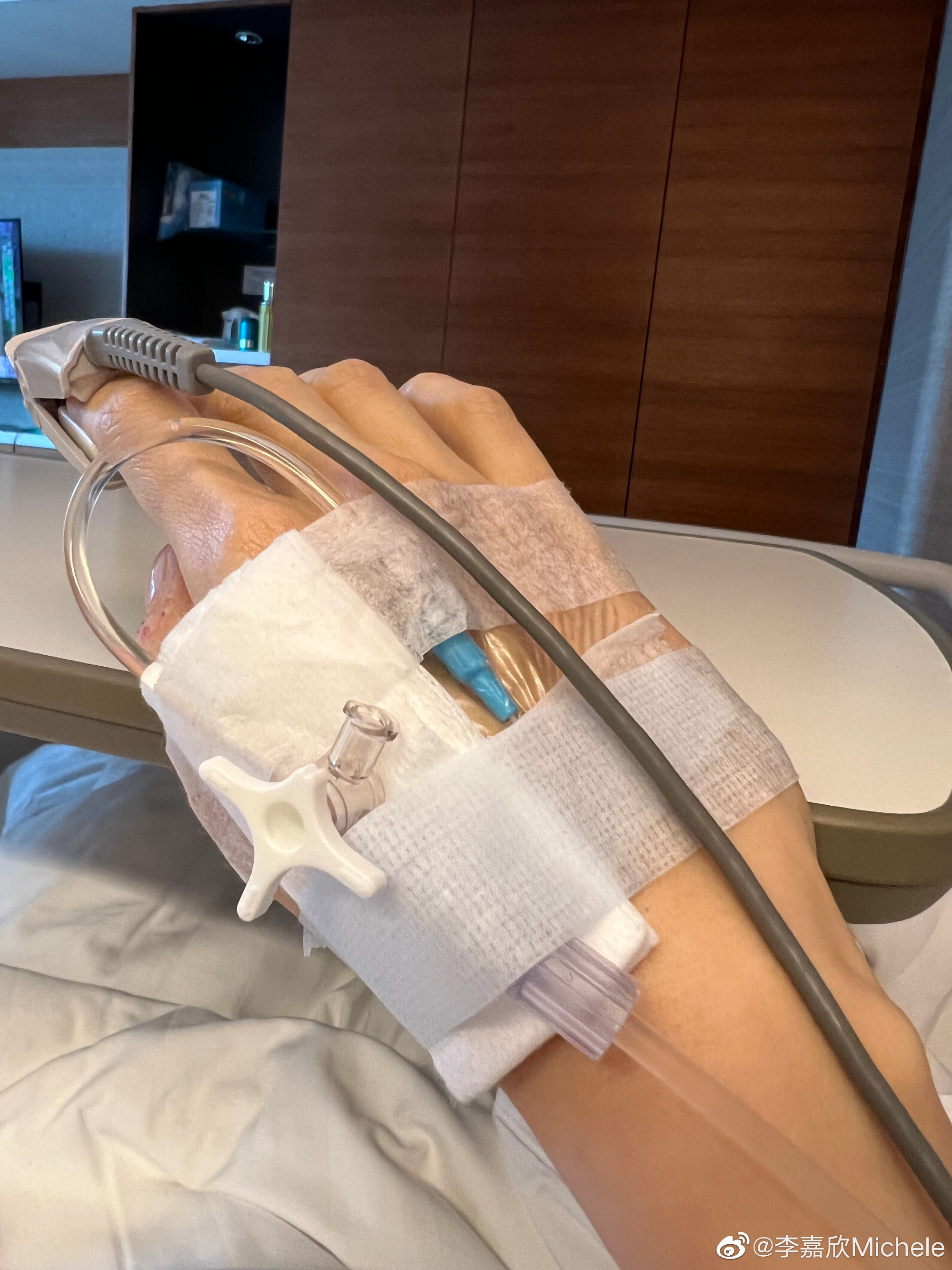 李嘉欣ICU病房急救