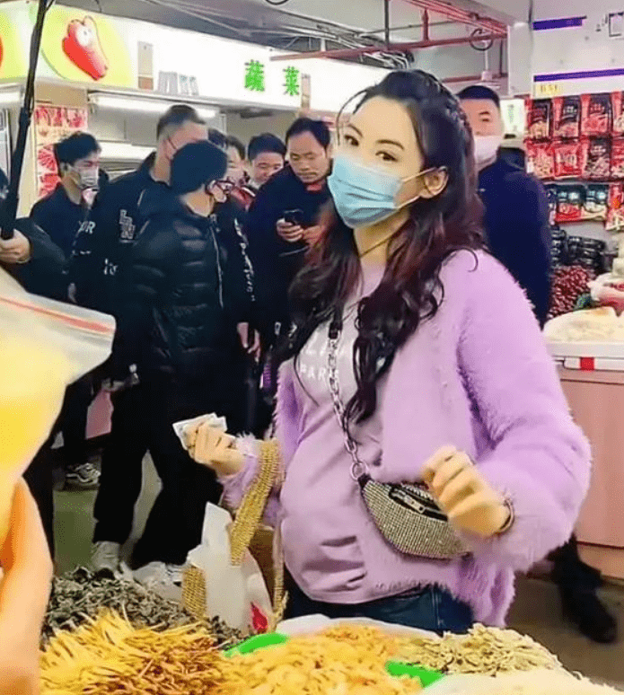張柏芝「凸肚照」疑懷第四胎