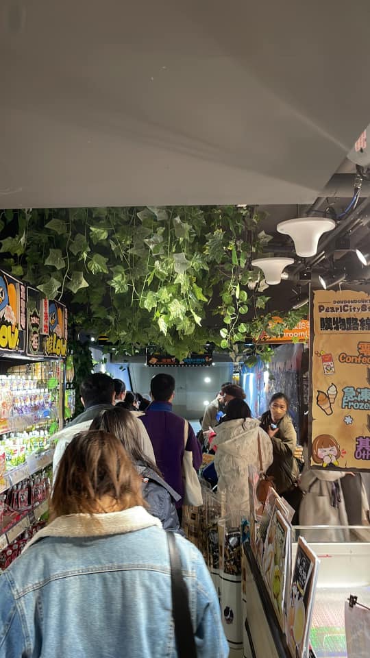 害怕封城 市民排長龍買爆 Donki 肉類食品