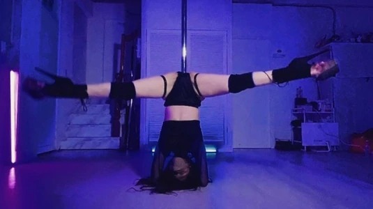 女警火辣鋼管舞瘋傳