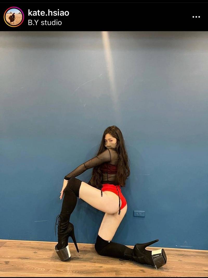 女警火辣鋼管舞瘋傳