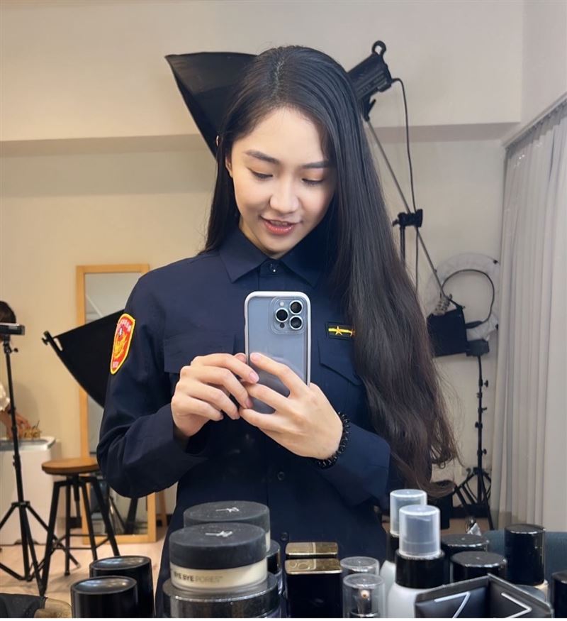 女警火辣鋼管舞瘋傳