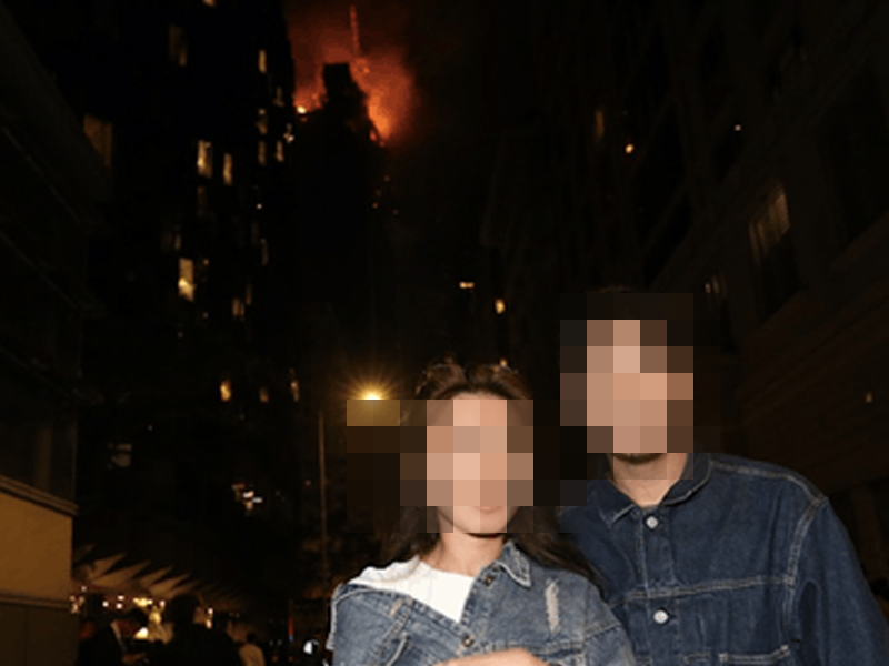 情侶到尖沙咀火災現場打卡拍照？