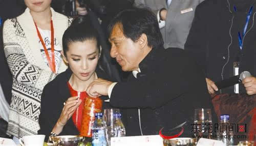 成龍與李冰冰裸身激戰