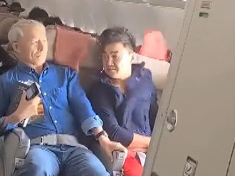 韓亞客機飛行時艙門打開 9人呼吸困難 1人被捕