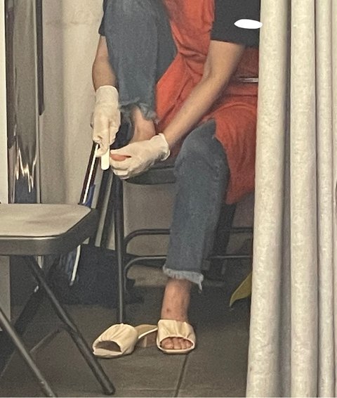 超嘔心：咖啡店長磨腳皮後，繼續做咖啡給客人