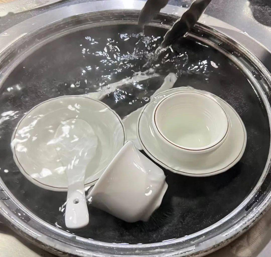 開水燙碗消毒有用嗎？真相是 ...