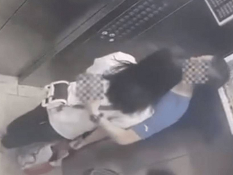 男老師搞上小 20 歲學生媽 電梯親密影片曝光