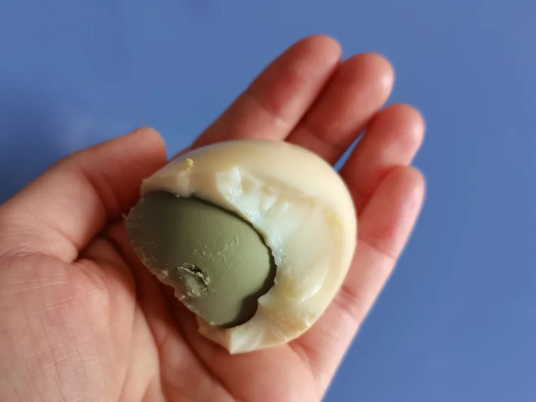 煮雞蛋為什麼蛋黃會變綠？