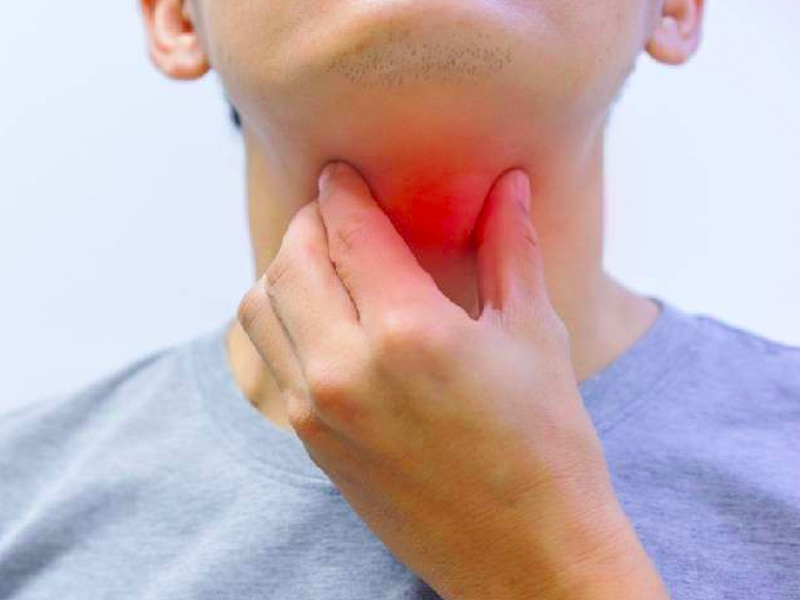 喉嚨疼時喝什麼有用？