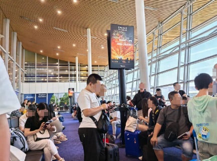女子無機票搭「霸王機」,導致航班延誤 4 小時 女子無機票搭「霸王機」,導致航班延誤 4 小時