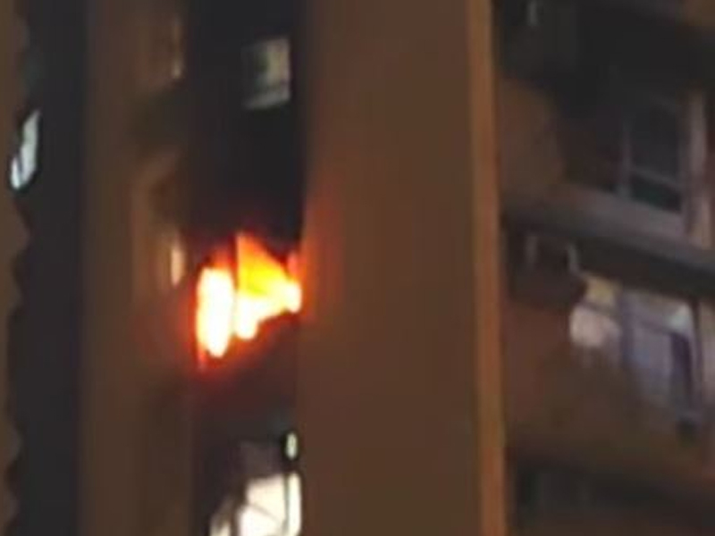 葵涌邨火警,住戶坐簷避火場面驚險 葵涌邨火警,住戶坐簷避火場面驚險