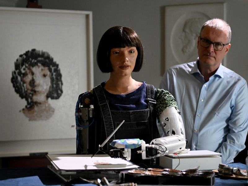 人工智能畫作拍出 108 萬美元 人工智能畫作拍出 108 萬美元