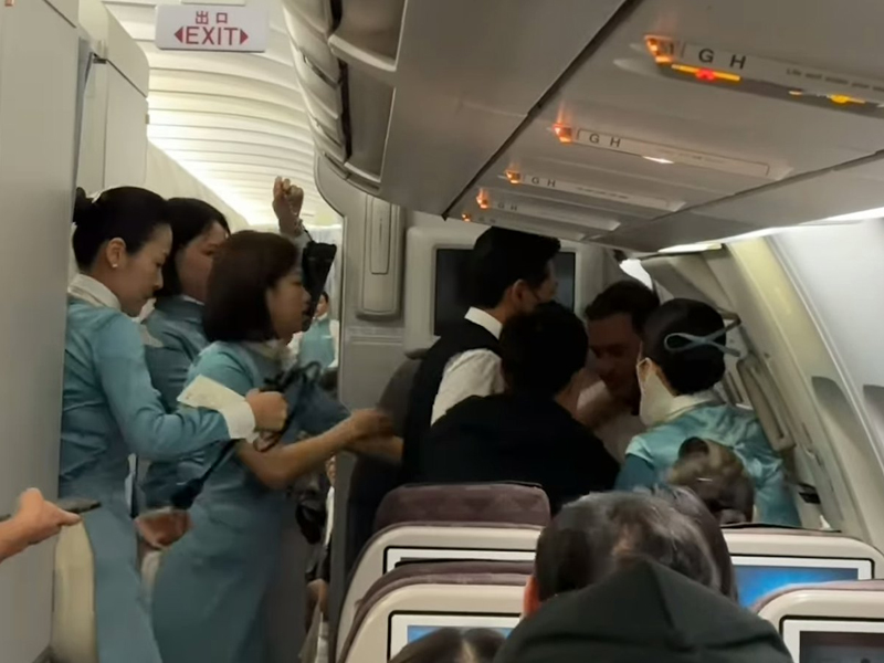韓航又現開門驚魂!男子起飛後企圖打開艙門 韓航又現開門驚魂!男子起飛後企圖打開艙門
