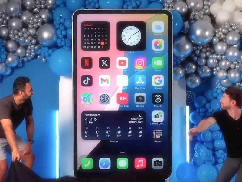 全球最大 iPhone 手機亮相:高達 2 米! 全球最大 iPhone 手機亮相:高達 2 米!