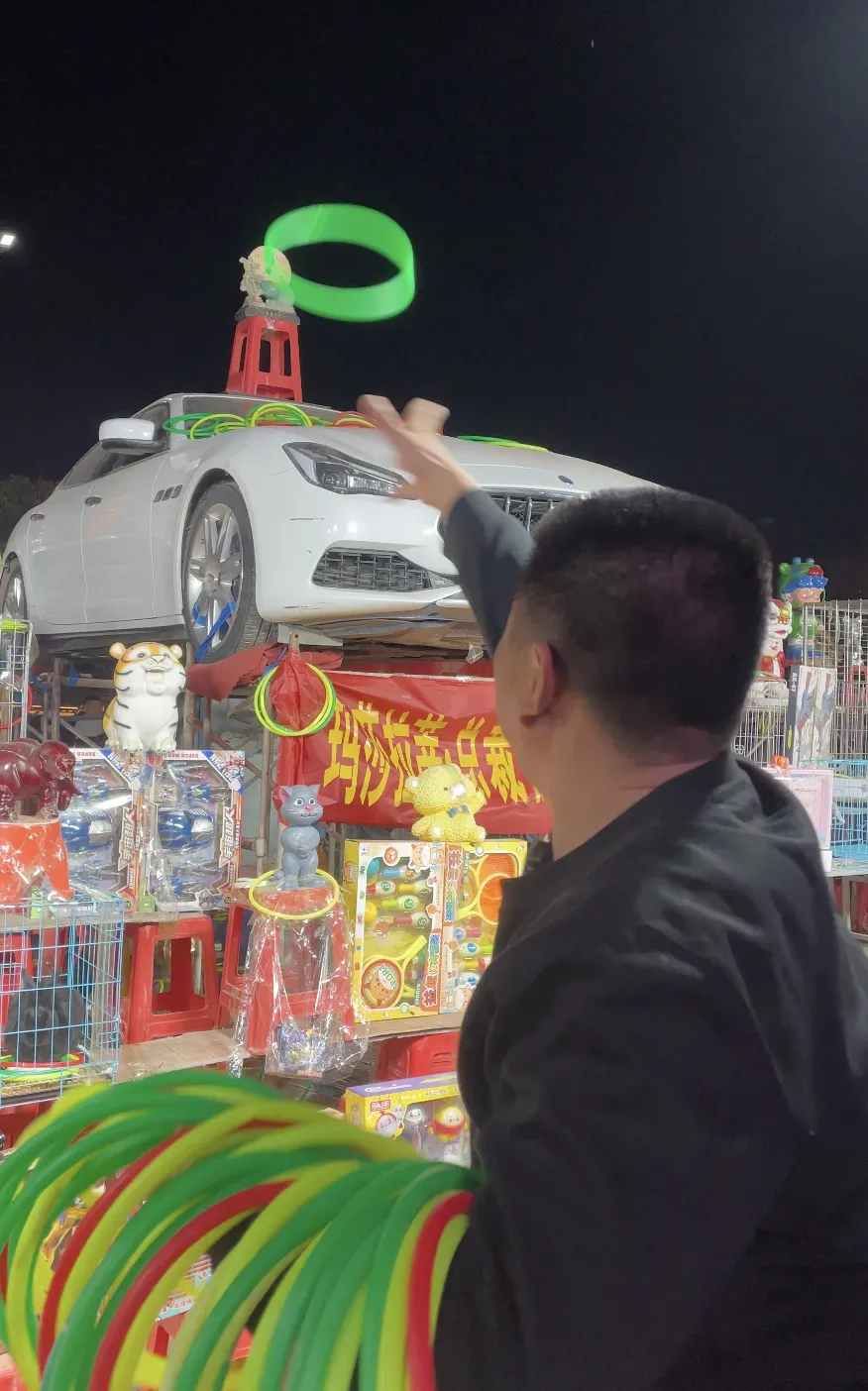 濱州男3小時2000元套圈圈，套中170萬瑪莎拉蒂