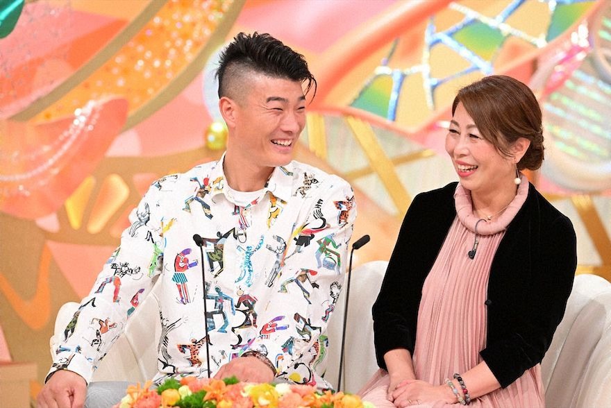 愛上同學大 21 歲媽媽！他一見鍾情