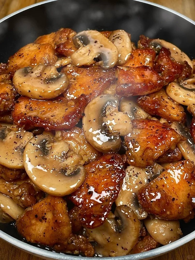 黑椒口蘑炒雞胸肉，香氣四溢超美味