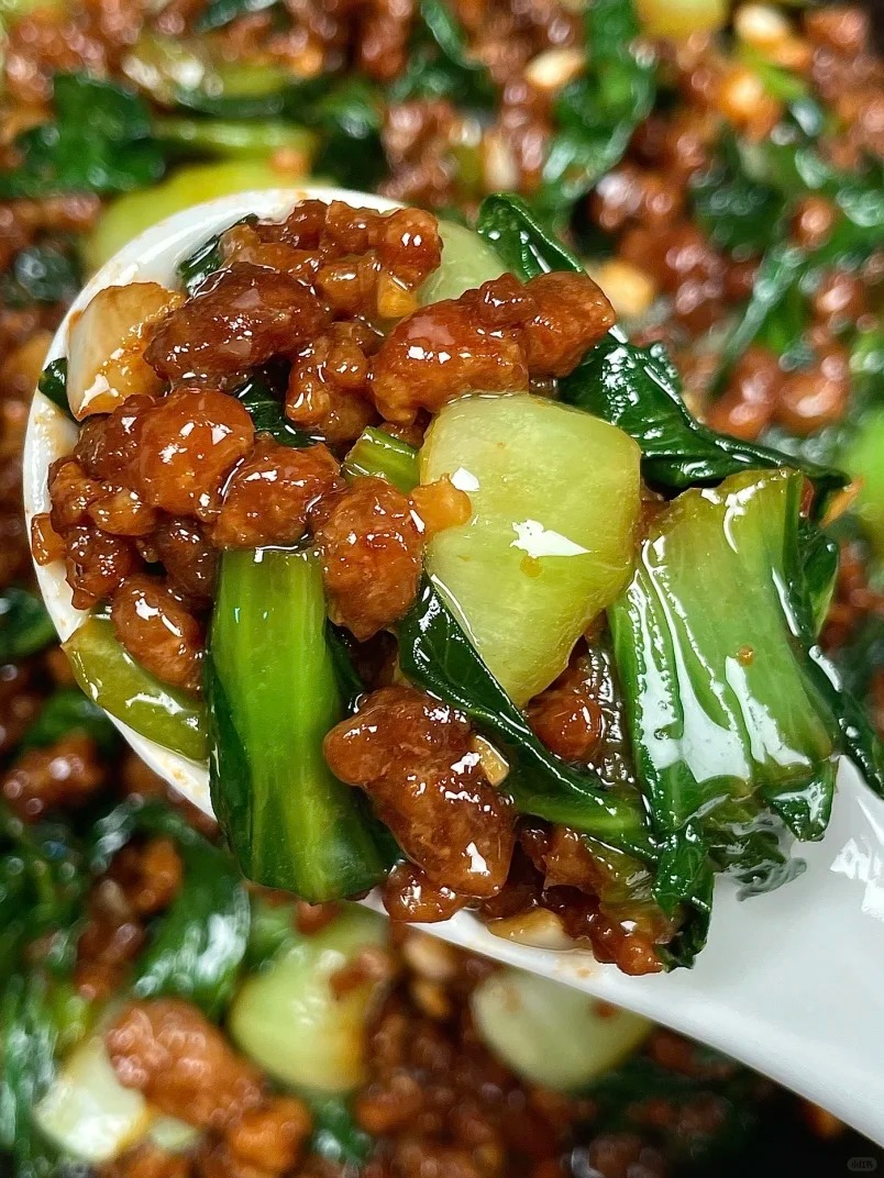 肉末炒青菜：美味到吮指的家常佳肴