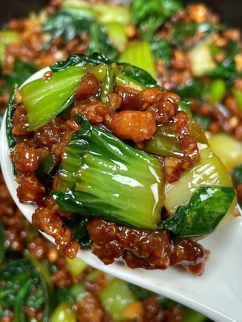 肉末炒青菜：美味到吮指的家常佳肴