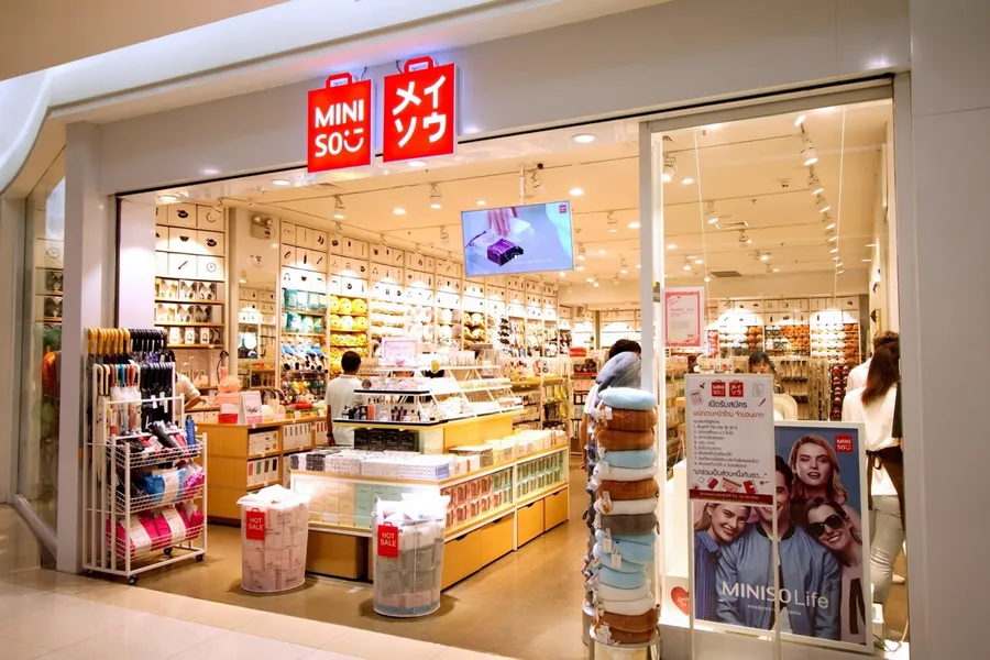 窮小子成億萬富豪，63 億買虧損超市