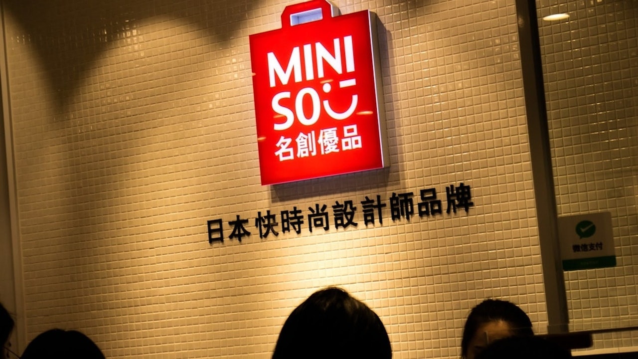 窮小子成億萬富豪，63 億買虧損超市