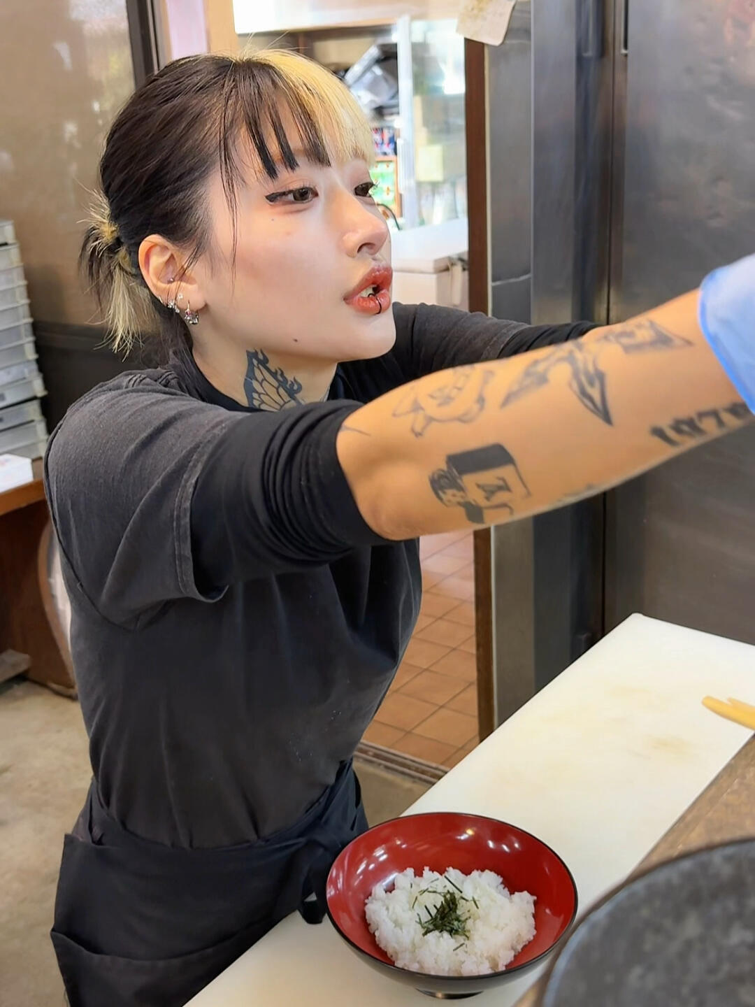 美女大海鮮蓋飯